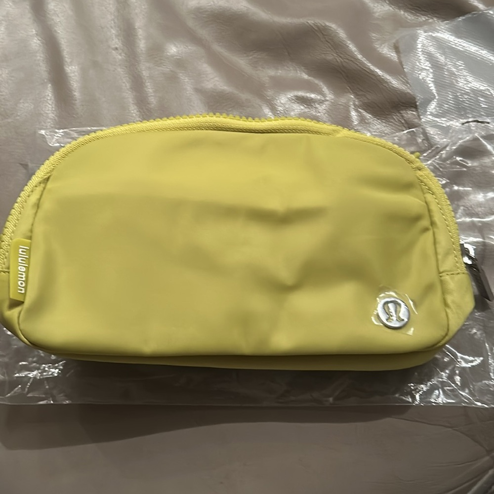 NWT Lululemon Everywhere Belt Bag - Picture 1 of 8